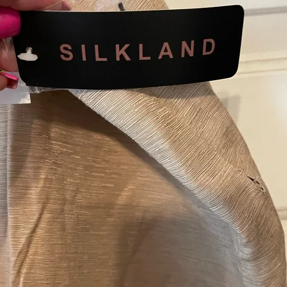 Silk light tan pants with beaded flowers - Picture 9 of 9